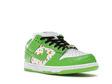 Load image into Gallery viewer, Nike SB Dunk Low Supreme Stars Mean Green (2021)
