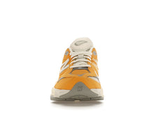 Load image into Gallery viewer, New Balance 9060 Big Kid &#39;Varsity Gold&#39; (GS)
