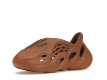 Load image into Gallery viewer, adidas Yeezy Foam RNR Clay Red
